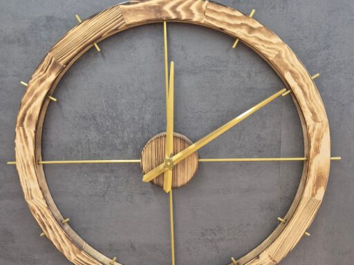 Wanduhr Fichte XXL mit großem Holzring und Messingzeigern