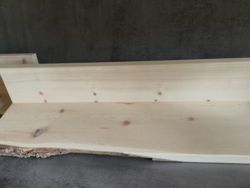 Wandregal aus Zirbenholz, Ablagefläche von oben